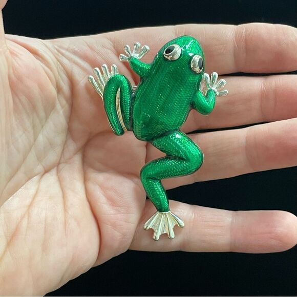 Enameled frog pin vintage silver, green, and black brooch - Picture 3 of 7